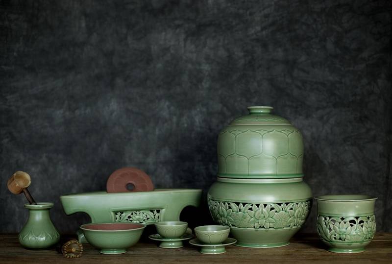 孙威 《茶席》 青瓷.jpg